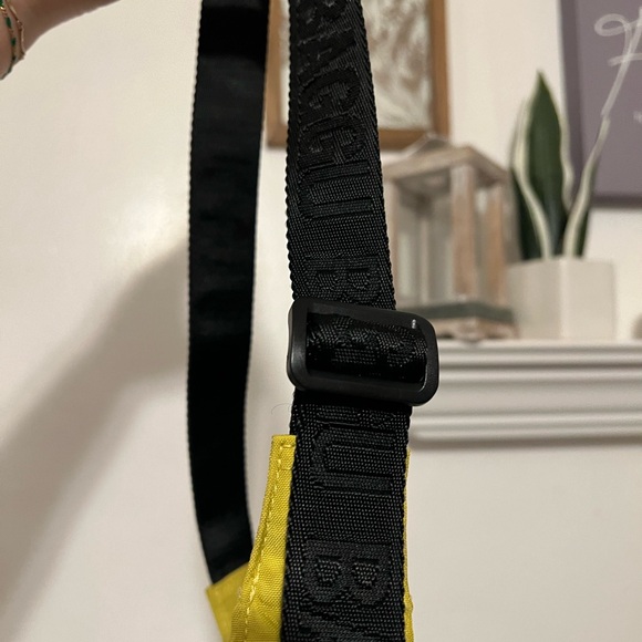 Baggu “Sour” Mini Crescent Bag UO Exclusive Color - Picture 8 of 8